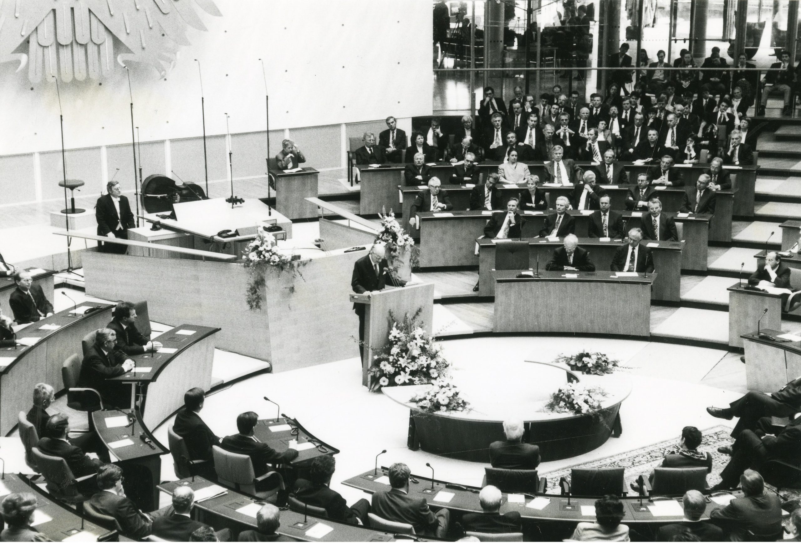 Przemówienie Ministra Spraw Zagranicznych RP Władysława Bartoszewskiego w Bundestagu, 28 kwietnia 1995 Bonn, kolekcja W. Bartoszewskiego w zbiorach Ossolineum